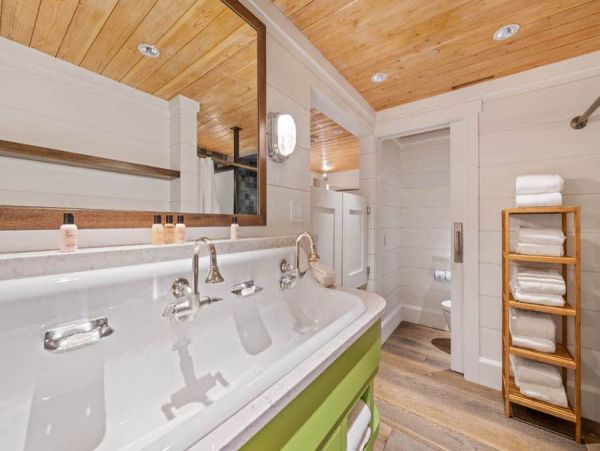 Executive Ski in Ski Out Penthouse in the Village