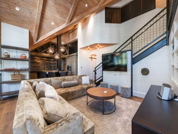 Executive Ski in Ski Out Penthouse in the Village