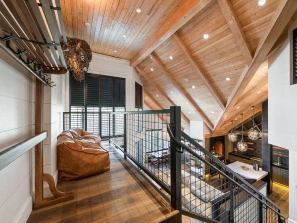 Executive Ski in Ski Out Penthouse in the Village