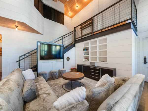 Executive Ski in Ski Out Penthouse in the Village