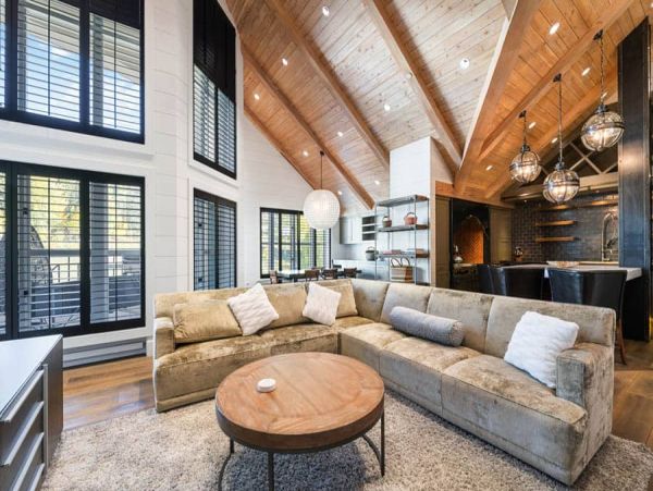 Executive Ski in Ski Out Penthouse in the Village