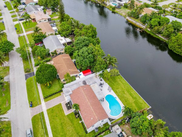 Deerfield Vacation Pool Home Four Bedroom