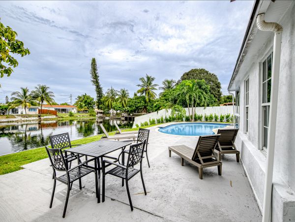 Deerfield Vacation Pool Home Four Bedroom