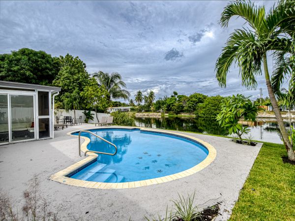 Deerfield Vacation Pool Home Four Bedroom