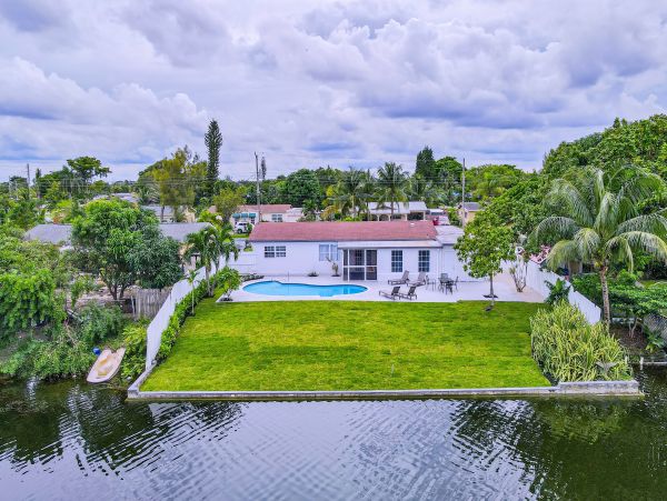 Deerfield Vacation Pool Home Four Bedroom