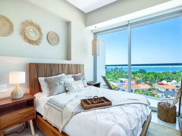 Luxury Vacation Condo Sleeps 3 Guests with Panoramic Views