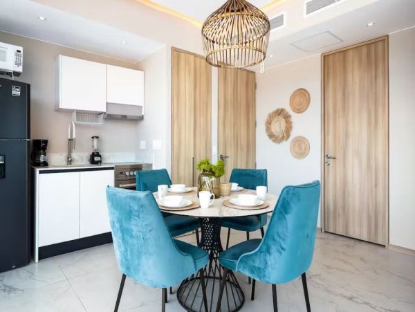 Luxury Vacation Condo Sleeps 3 Guests with Panoramic Views