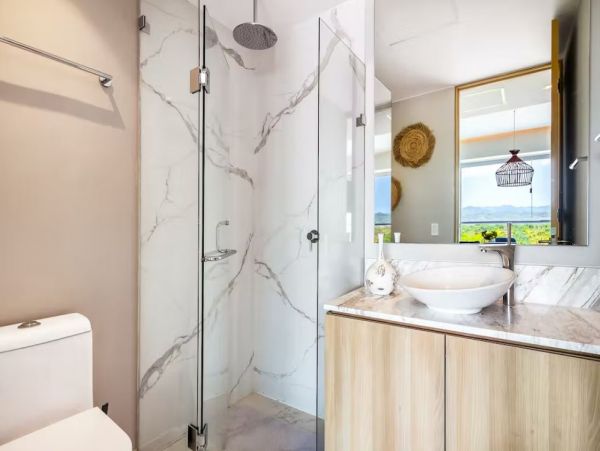 Luxury Vacation Condo Sleeps 3 Guests with Panoramic Views
