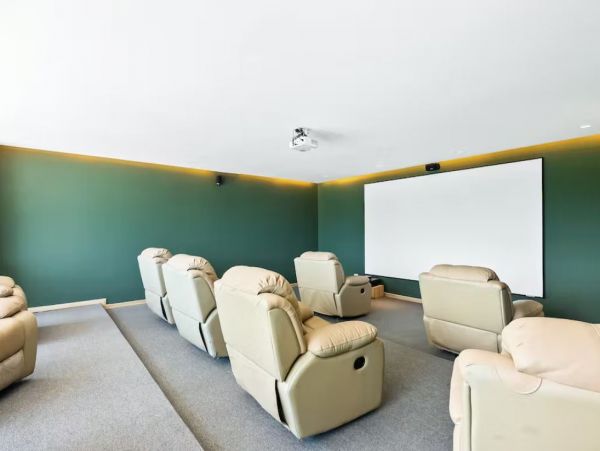 Luxury Vacation Condo Sleeps 3 Guests with Panoramic Views