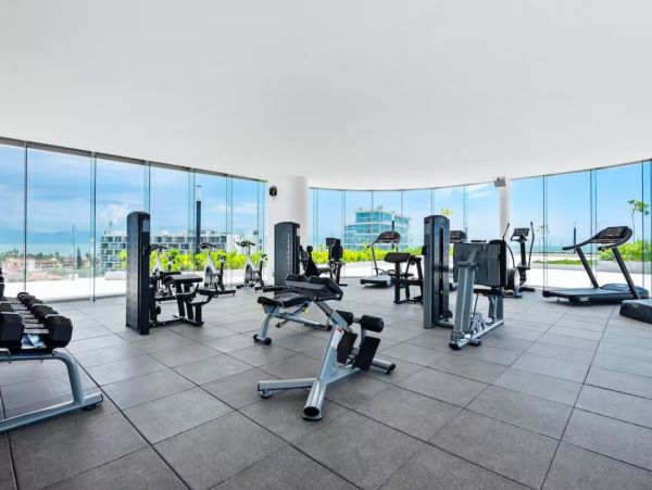 Luxury Vacation Condo Sleeps 3 Guests with Panoramic Views