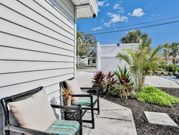Beautiful Naples Vacation Home One Bedroom