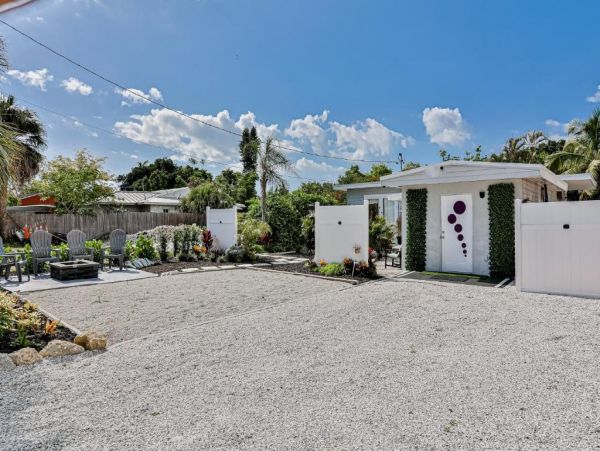 Beautiful Naples Vacation Home One Bedroom