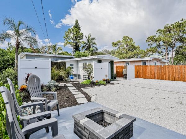 Beautiful Naples Vacation Home One Bedroom