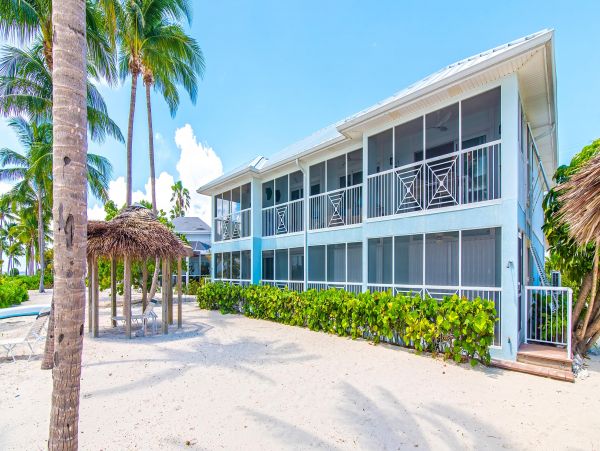 Beachfront Lovely 2 Bedroom Grand Cayman Villa