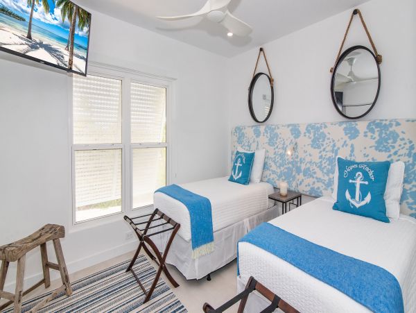 Beachfront Lovely 2 Bedroom Grand Cayman Villa