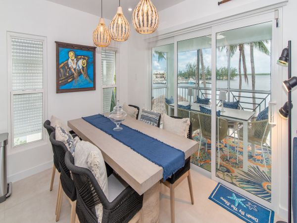Beachfront Lovely 2 Bedroom Grand Cayman Villa