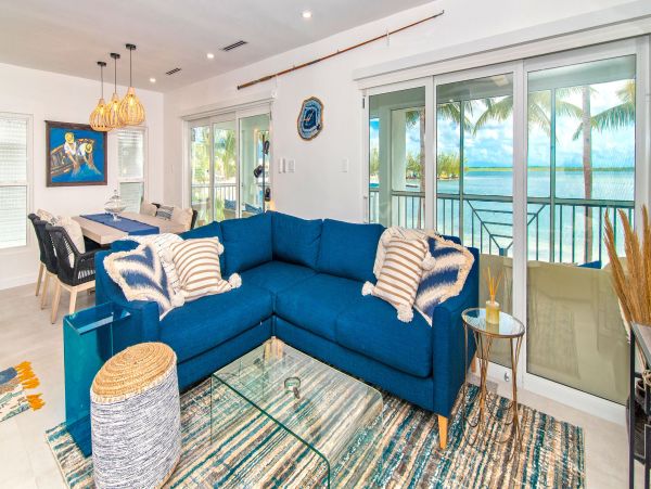 Beachfront Lovely 2 Bedroom Grand Cayman Villa