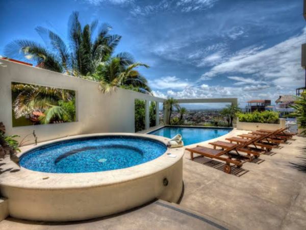 Two Bedroom Hillside Retreat with Breathtaking Views
