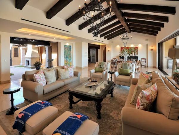 Stunning Estate in Los Cabos with Luxurious Amenities