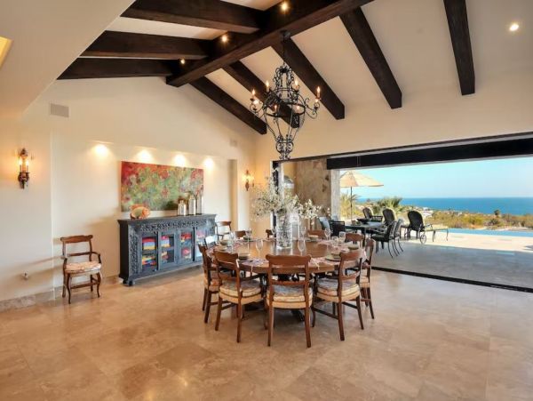 Stunning Estate in Los Cabos with Luxurious Amenities