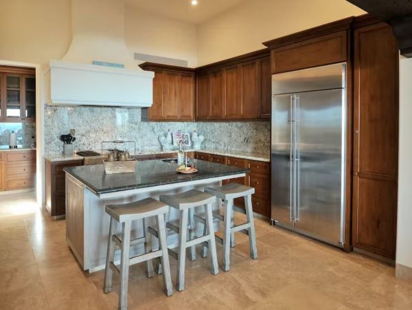 Stunning Estate in Los Cabos with Luxurious Amenities