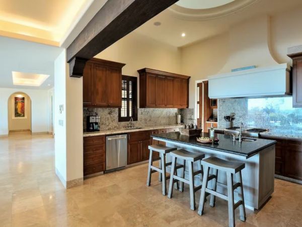 Stunning Estate in Los Cabos with Luxurious Amenities