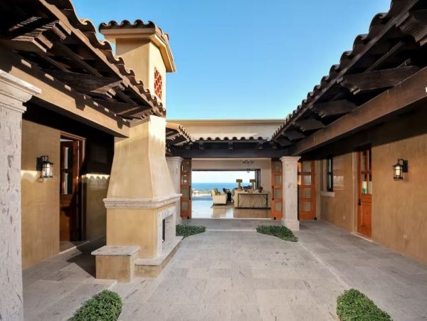Stunning Estate in Los Cabos with Luxurious Amenities