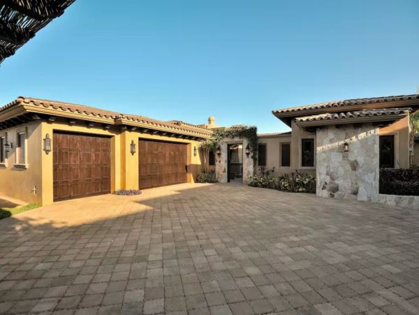 Stunning Estate in Los Cabos with Luxurious Amenities