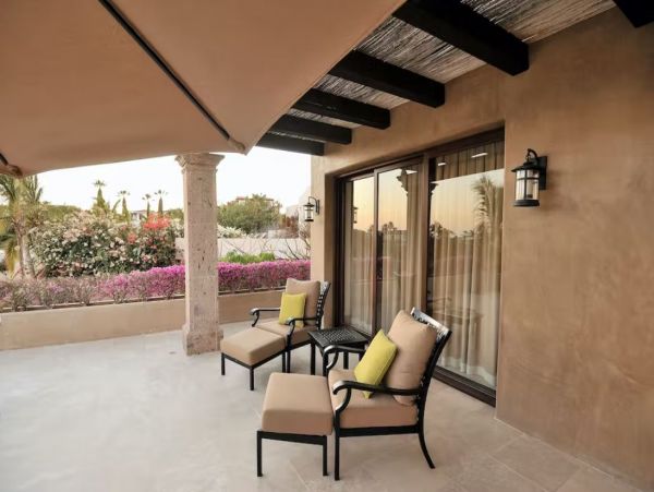 Stunning Estate in Los Cabos with Luxurious Amenities
