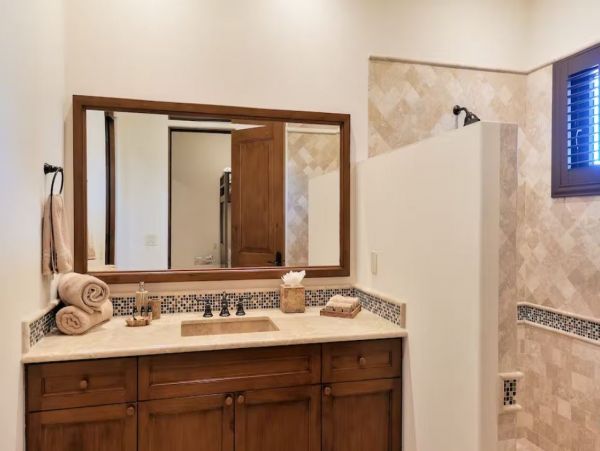 Stunning Estate in Los Cabos with Luxurious Amenities