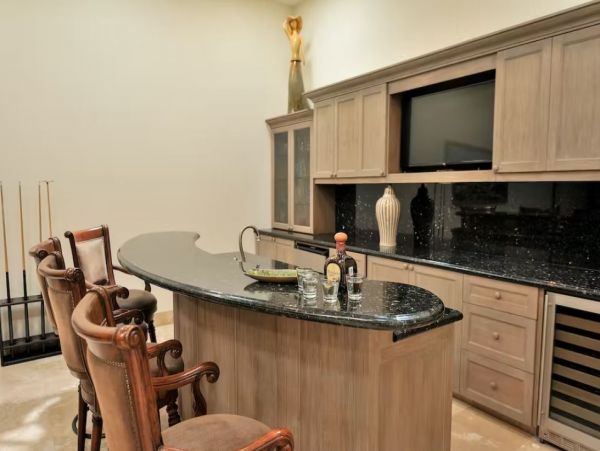 Stunning Estate in Los Cabos with Luxurious Amenities