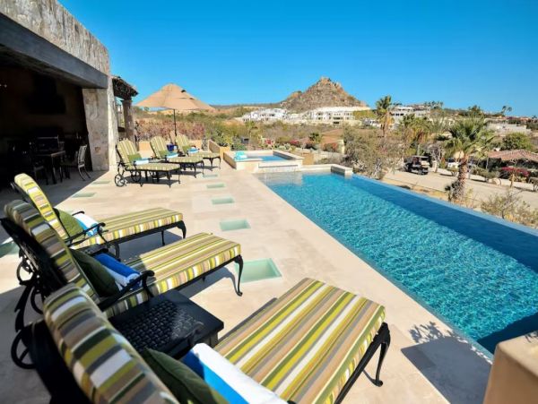 Stunning Estate in Los Cabos with Luxurious Amenities
