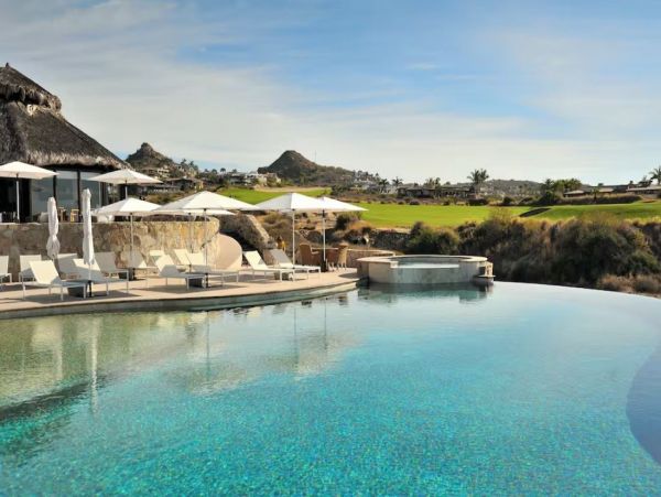 Stunning Estate in Los Cabos with Luxurious Amenities