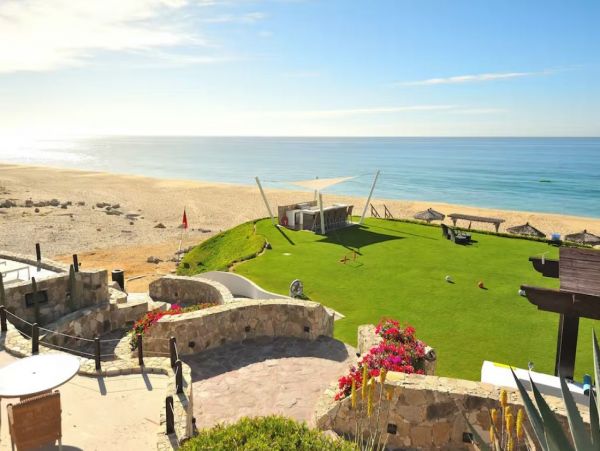 Stunning Estate in Los Cabos with Luxurious Amenities