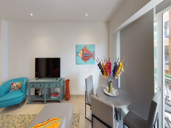 Beautiful Studio Sleeps 2 Guests Close to Beach