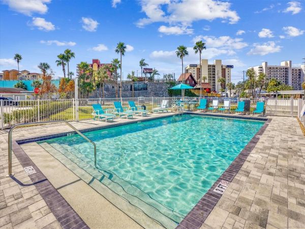Lovely Madeira Beach 3 Bedroom Condo Sleeps 8 Walk To Beach