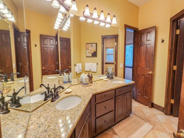 Beautiful Seven Bedroom Rental in Breckenridge Sleeps 16