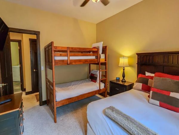 Beautiful Seven Bedroom Rental in Breckenridge Sleeps 16