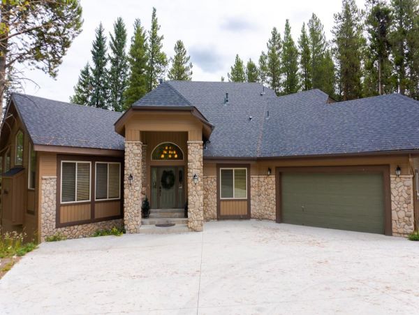 Beautiful Seven Bedroom Rental in Breckenridge Sleeps 16