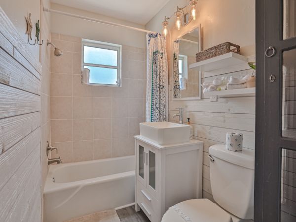 Holmes Beach 3 Bedroom Rental Short Walk to Beach
