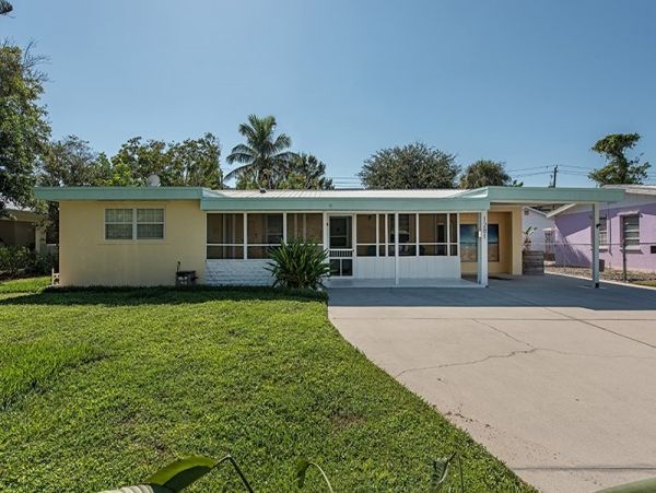 Naples Vacation Home Walk to 5th Avenue