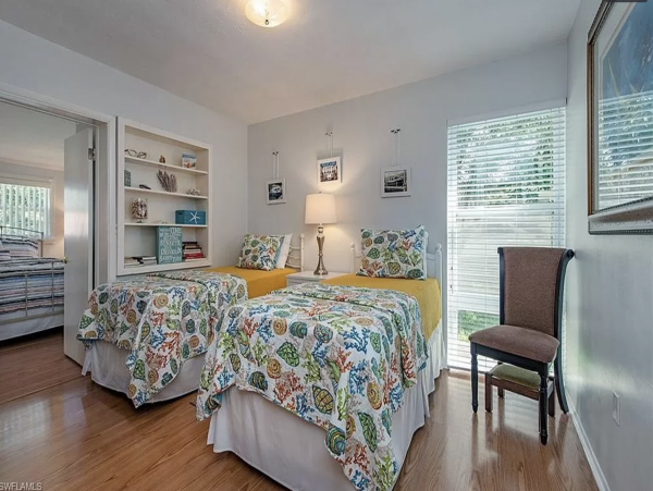 Naples Vacation Home Walk to 5th Avenue