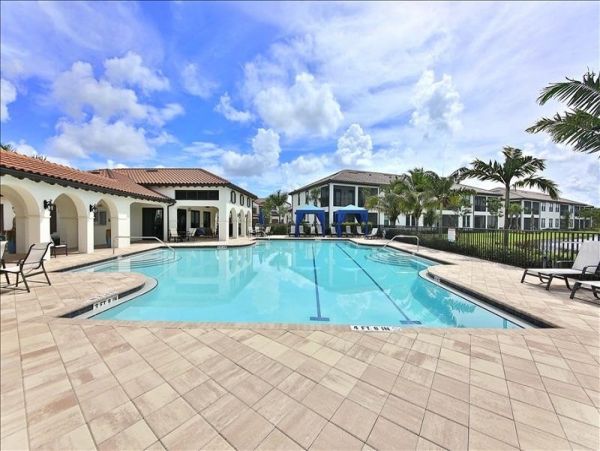 Naples Home 1029794