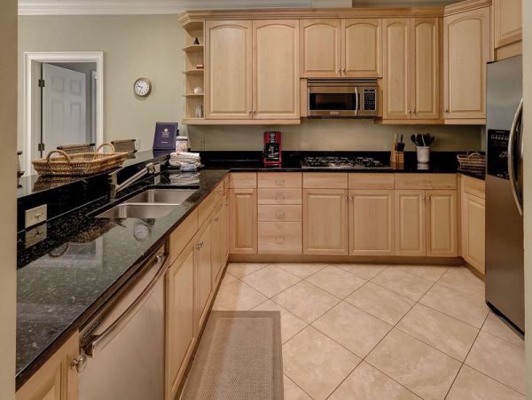 Four Bedroom Charming Home in Hilton Head Sleeps 14 with Pool