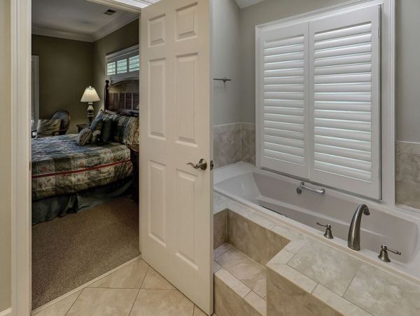 Four Bedroom Charming Home in Hilton Head Sleeps 14 with Pool