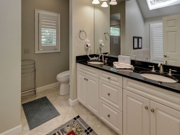 Four Bedroom Charming Home in Hilton Head Sleeps 14 with Pool