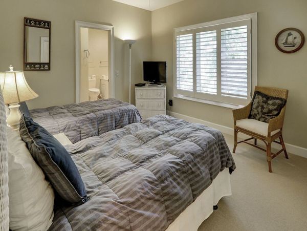 Four Bedroom Charming Home in Hilton Head Sleeps 14 with Pool