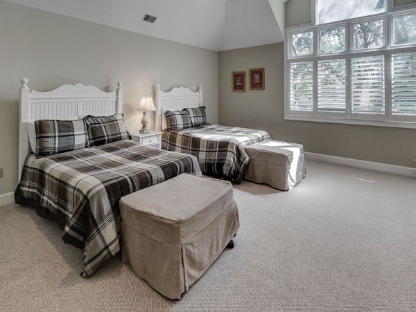 Four Bedroom Charming Home in Hilton Head Sleeps 14 with Pool