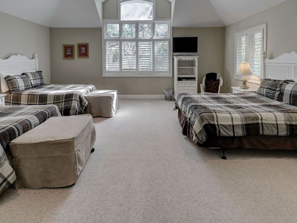 Four Bedroom Charming Home in Hilton Head Sleeps 14 with Pool