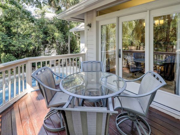 Four Bedroom Charming Home in Hilton Head Sleeps 14 with Pool